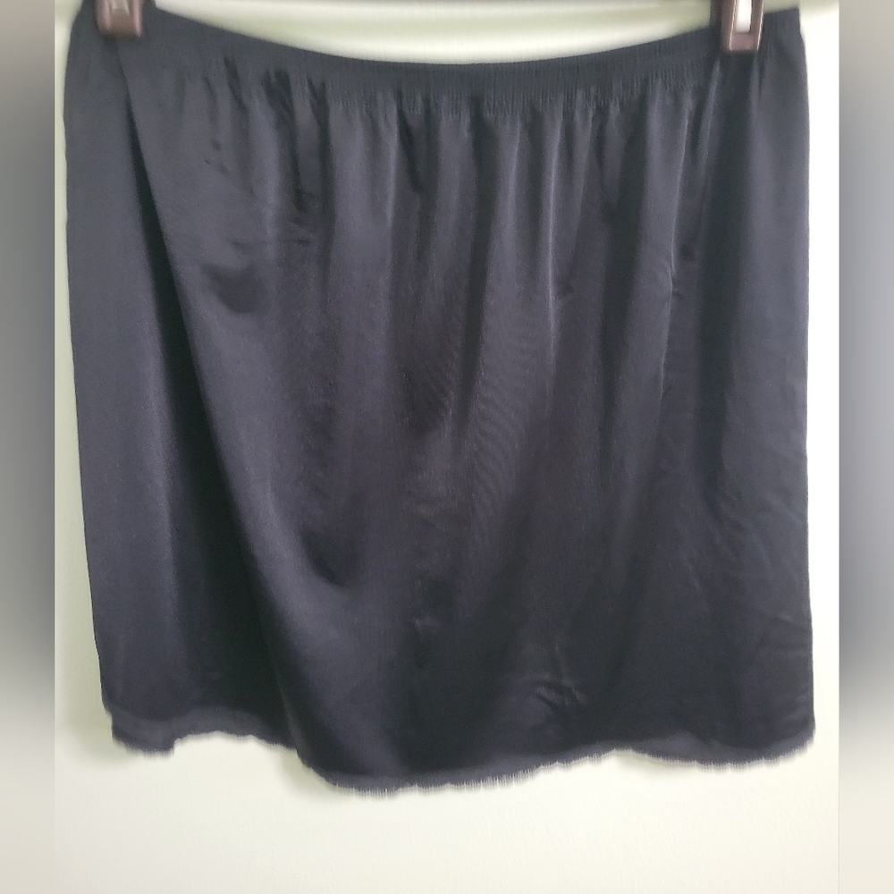 Vanity Fair 16" Black Skirt Slip
